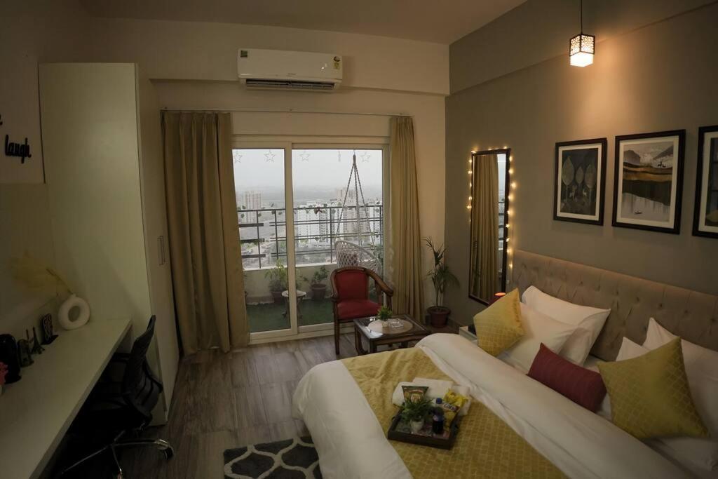 Luxury Apartment Near Pari Chowk Greater Noida Luaran gambar