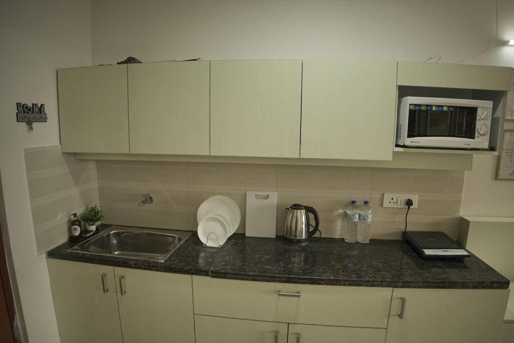 Luxury Apartment Near Pari Chowk Greater Noida Luaran gambar