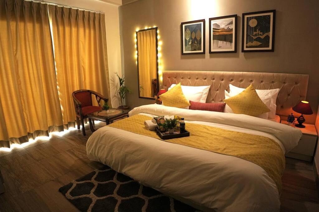Luxury Apartment Near Pari Chowk Greater Noida Luaran gambar